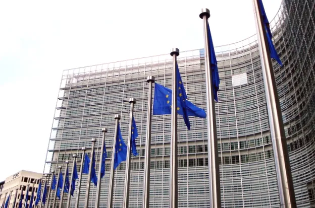 Регулятори Європи посилюють контроль над великими технологічними компаніями.