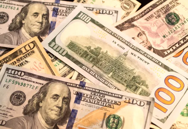 Долар подешев у банках на 10 копійок: оновлення курсу валют на четвер