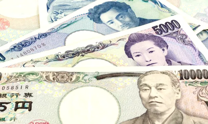 Японська єна різко знизилася через чутки про дострокові вибори до мінімуму за 1,5 року