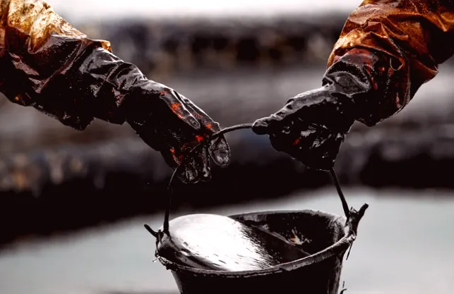 Індійські нефтепереробні заводи обирають угоду з США замість російської нафти.