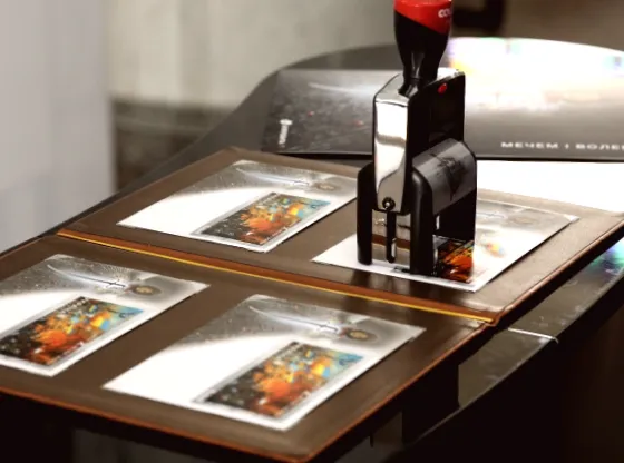 Укрпошта випустила поштовий блок до річниці повномасштабної війни: символи відваги (фото)