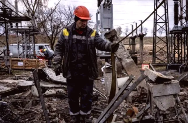 Аварійне відключення електроенергії у Києві та Чернігівській області через масовий обстріл