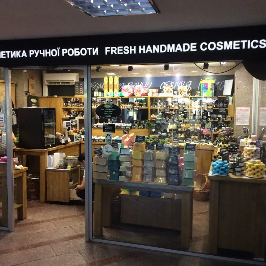 LUSH - свіжа косметика ручної роботи