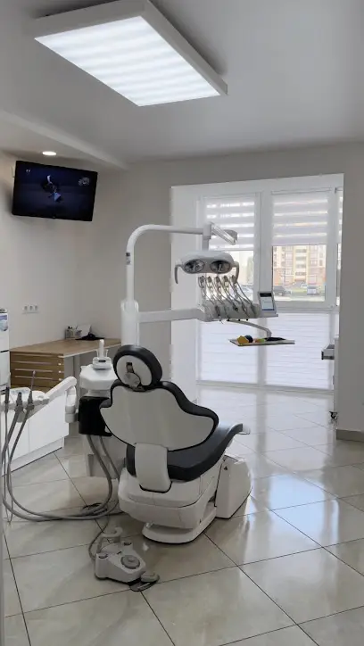 Стоматологічна клініка Dental Studio - Стоматологія Чернігів І Стоматолог І Ортодонт І Вініри І Зубні імпланти І Коронки