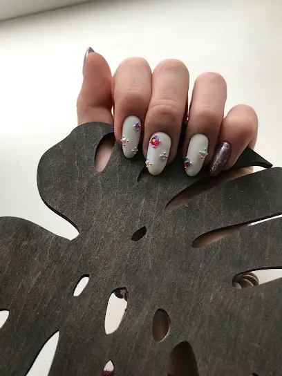 Monstera Nail Art Studio