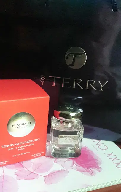 ЖАН, МАГАЗИН