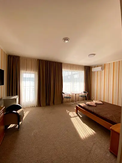 Басейн|Готель|Альтанки|Баня|Чан на Яхт Клуб Бомбардир