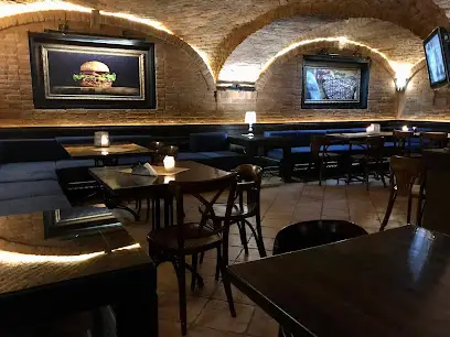 Bety&aacute;r Grill / Бетяр Гриль