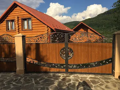 Смерековий Двір