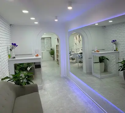 Студія манікюру Луізи Чижиково&iuml;