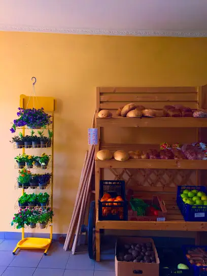 Магазин-кафе "Новинка"