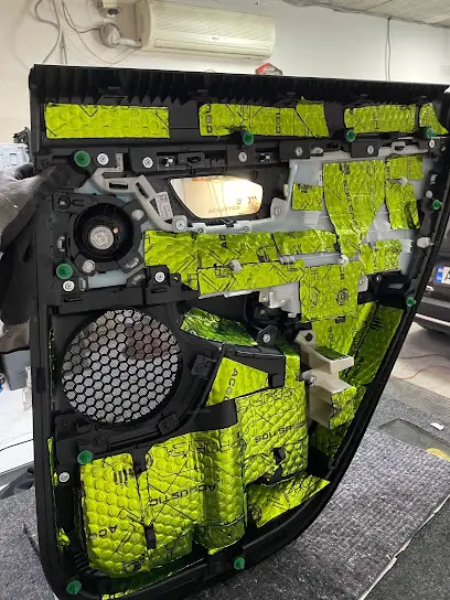 BVSCAR. Установочная студия. Автосвет, Автозвук, Шумовиброизоляция салона.