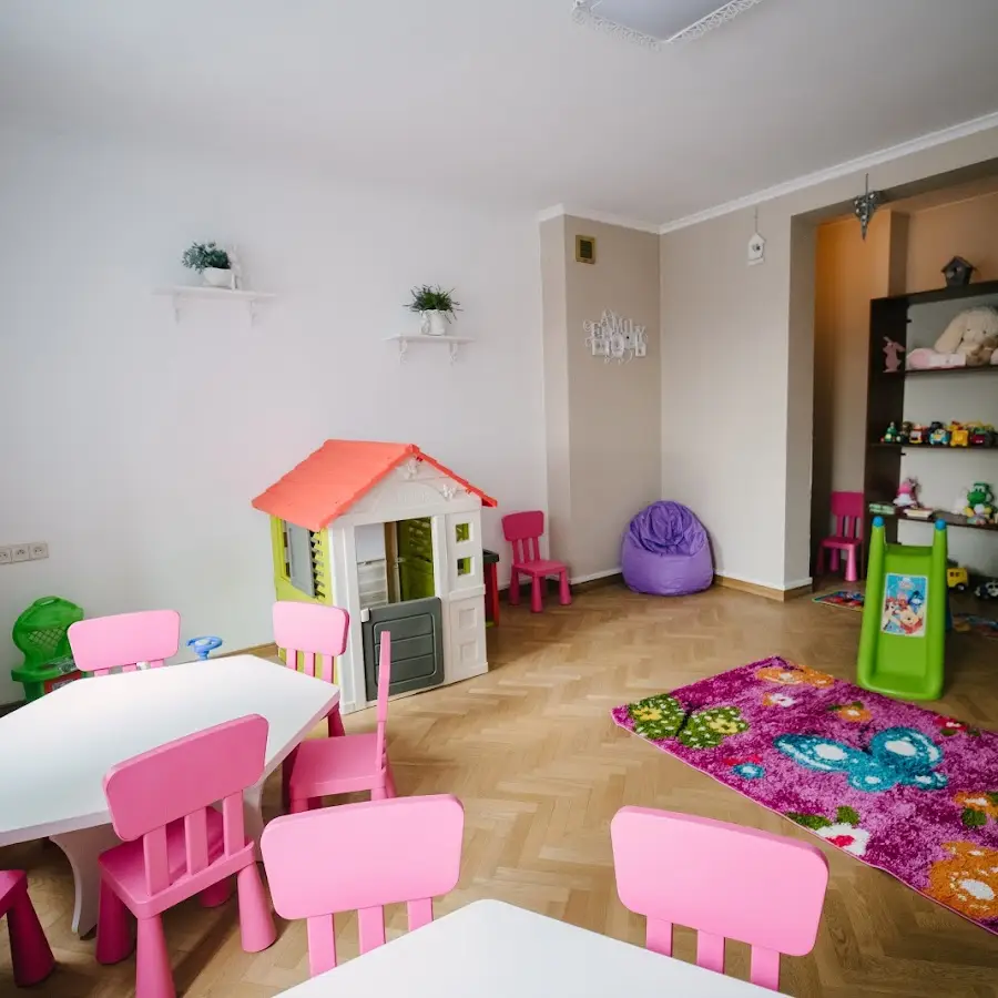 МАЛЕНЬКЕ КОРОЛІВСТВО Приватний дитячий садок