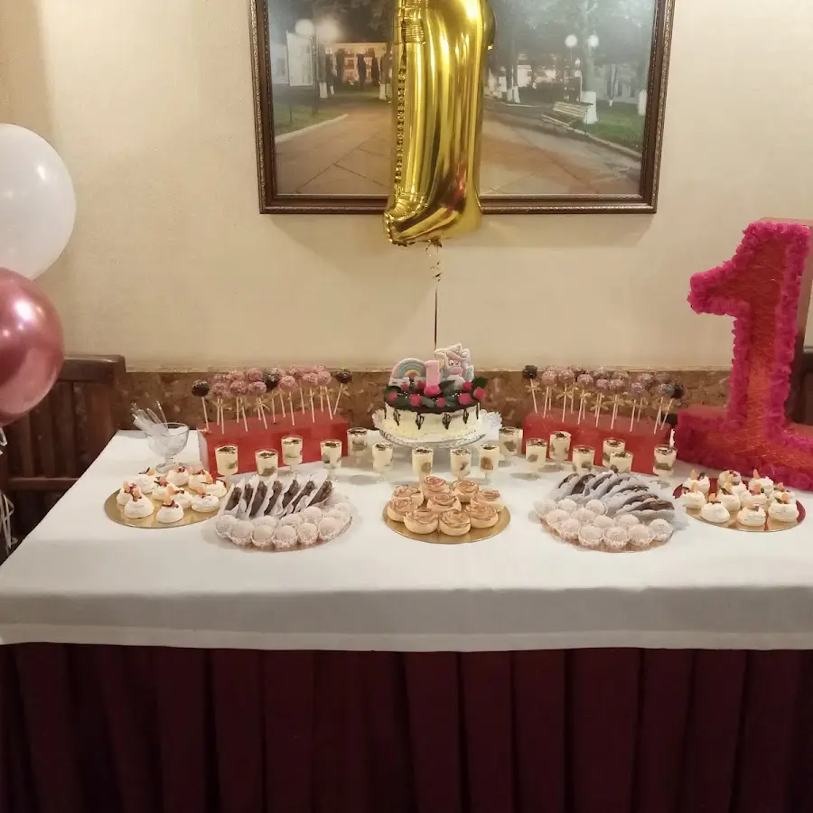 Кендібар, торти, чоловічі букети та фруктові букети на камовлення