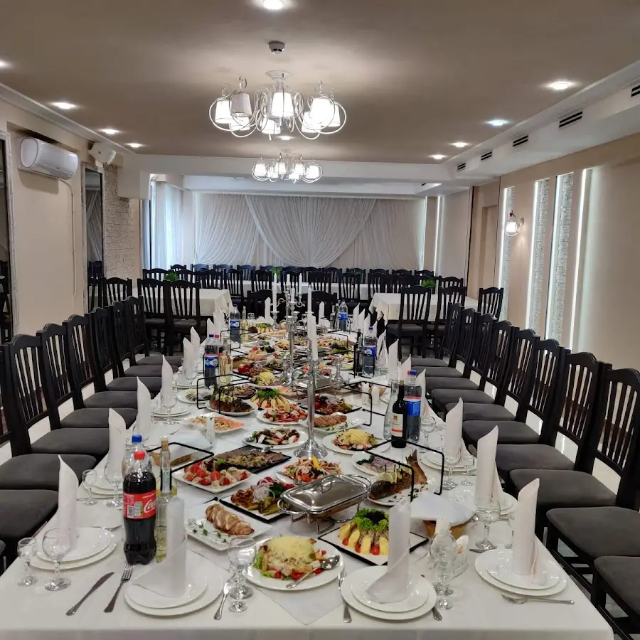 Готель Меррі Клаб