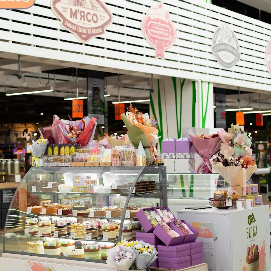 Торти від БІЛКА. Макарон, макарозиво та декор для тортів і свят. (ТРЦ Вікторія Гарденс)