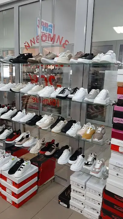 Магазин взуття &laquo;Лідер&raquo;