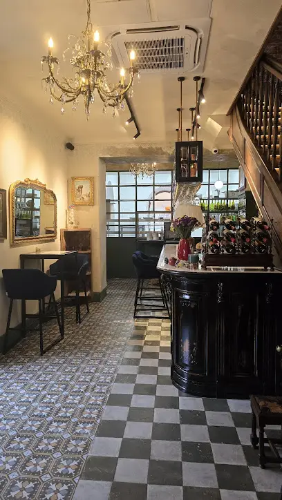 BER NAR DYN Restaurant