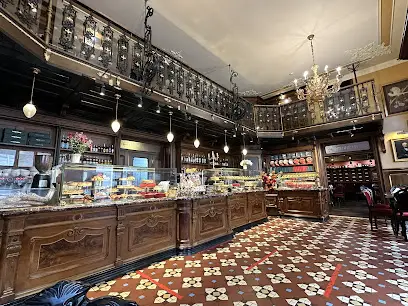 Кондитерська-аптека Іонових Під золотою зіркою