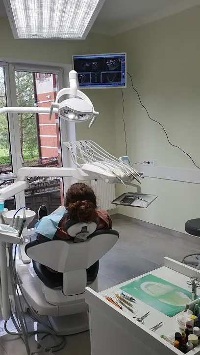 Стоматологічна клініка "Ваша Усмішка"