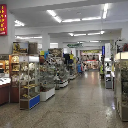 Центральний універсальний магазин