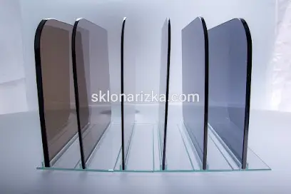 Перша універсальна склонарізка