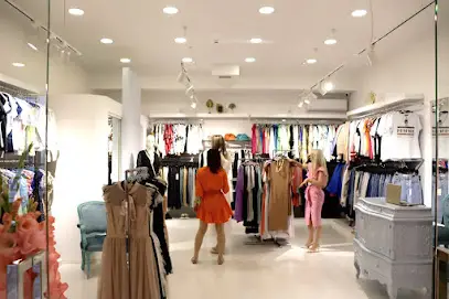 JADOR (ЖАДОР). Одяг з Франції та Італії