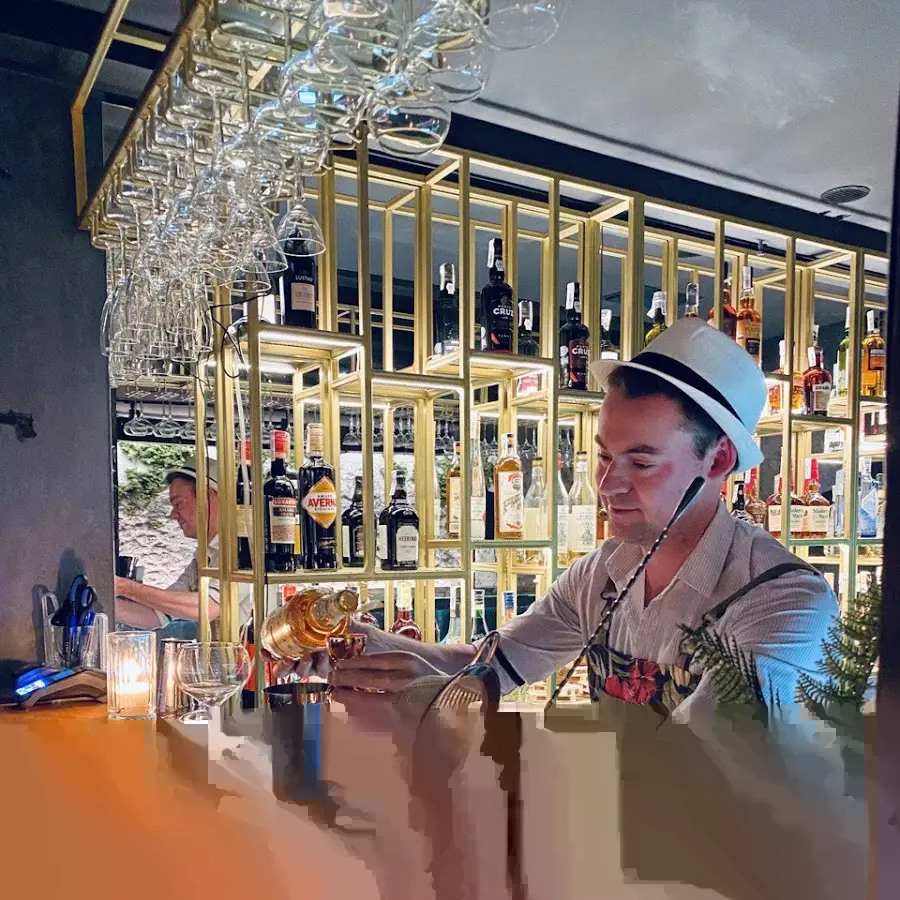 ESTH&Egrave;TE Cocktail Club