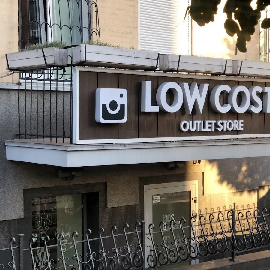 LOW COST Outlet store