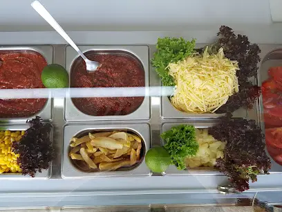 Кіоск зі смачною шаурмою та Узбецьким продавцем