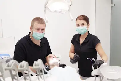 Dr. Max Budugai стоматологічна клініка