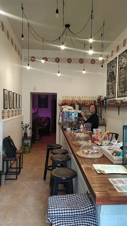 Кав'ярня "Міцний чорний"