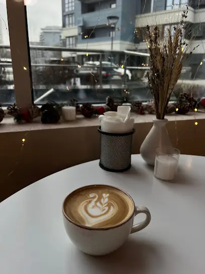 Кав'ярня Спочатку кава Микільсько Слобідська 3Б