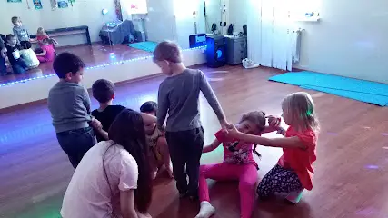 Центр навчання та розваг "Ельфлорія"