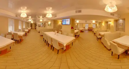 Фемілі Хауз