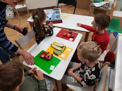 M'Andryk International School (наші локації: ЖК Галактика, ЖК River Stone, вул. Садова-159А)