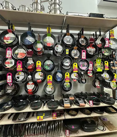 Магазин посуду та текстилю "Family"