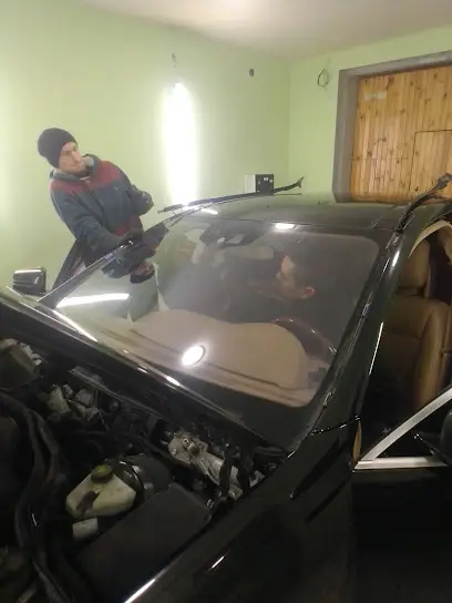 Лобовое стекло с заменой в Киеве - Габарит-Авто