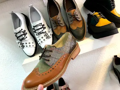 Майстерня яскравого взуття Хамелеон