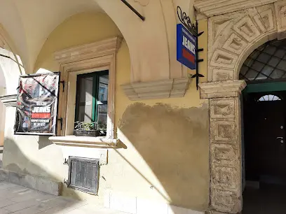 Магазин "JEANS" (жіночий та чоловічий одяг)