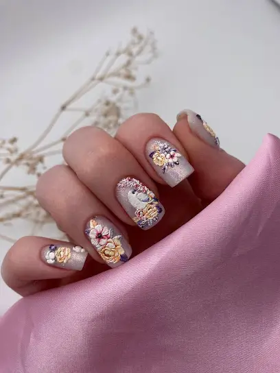 МАНІКЮР | ПЕДИКЮР | НАРОЩЕННЯ НІГТІВ | БРОВИ