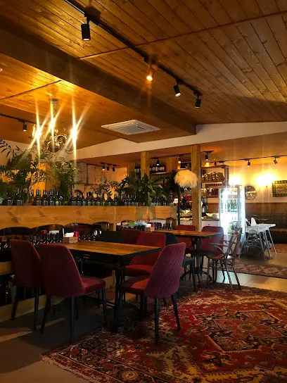 ХІНКАЛІ та ВИНО