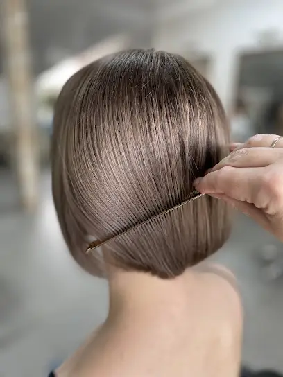 Перукар колорист Юлія Кремок