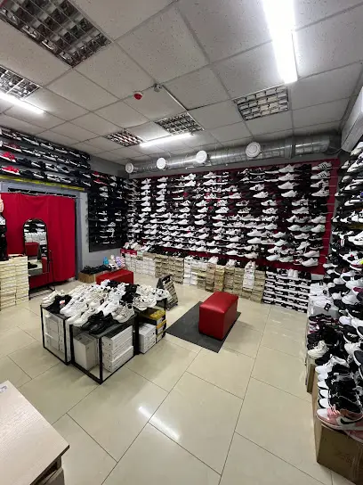 Магазин спортивного одягу та взуття SPORTPLUS