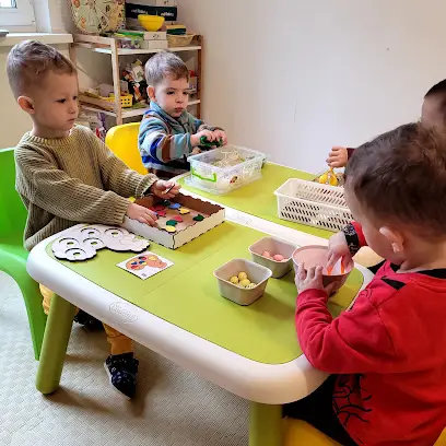 Креативний дитячий простір "B-Bright!"