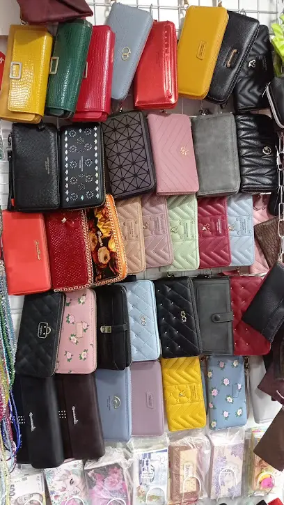 Гамінці, сумки. Повітряні кульки та святкова продукція. Прикраси Торгівельне місце 65-66-67