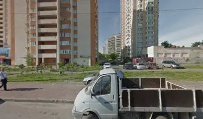 очищена вода в приміщенні аптеки