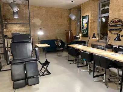 Маникюрный салон BEAUTY BOX | Студия маникюра в Киеве | Маникюр и педикюр