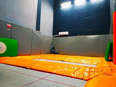 Jumping Hall Почайна Батут