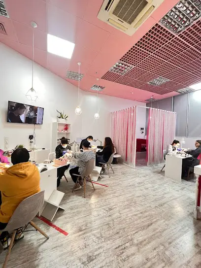 ЛЮДИ BEAUTY Салон краси | Манікюр Брови